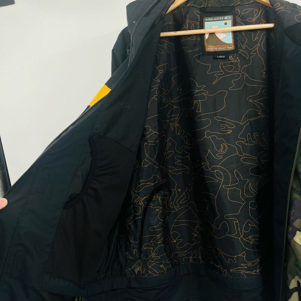 Men's Camouflage Performance Jacket - image 8